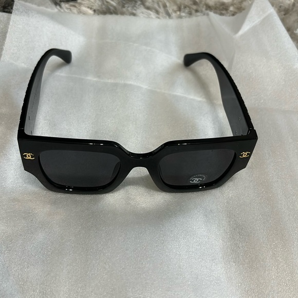 CHANEL Accessories - Chanel vintage sunglasses black and gold